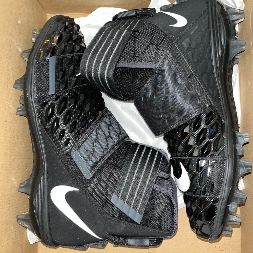 Brand New Nike Men’s Hightop Football Cleats